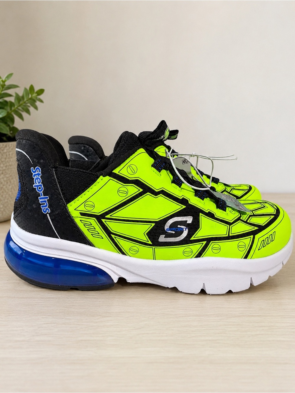 S Sport Step-Ins Kids Neon Green Sneakers Size 2 NWT - Picture 7 of 9
